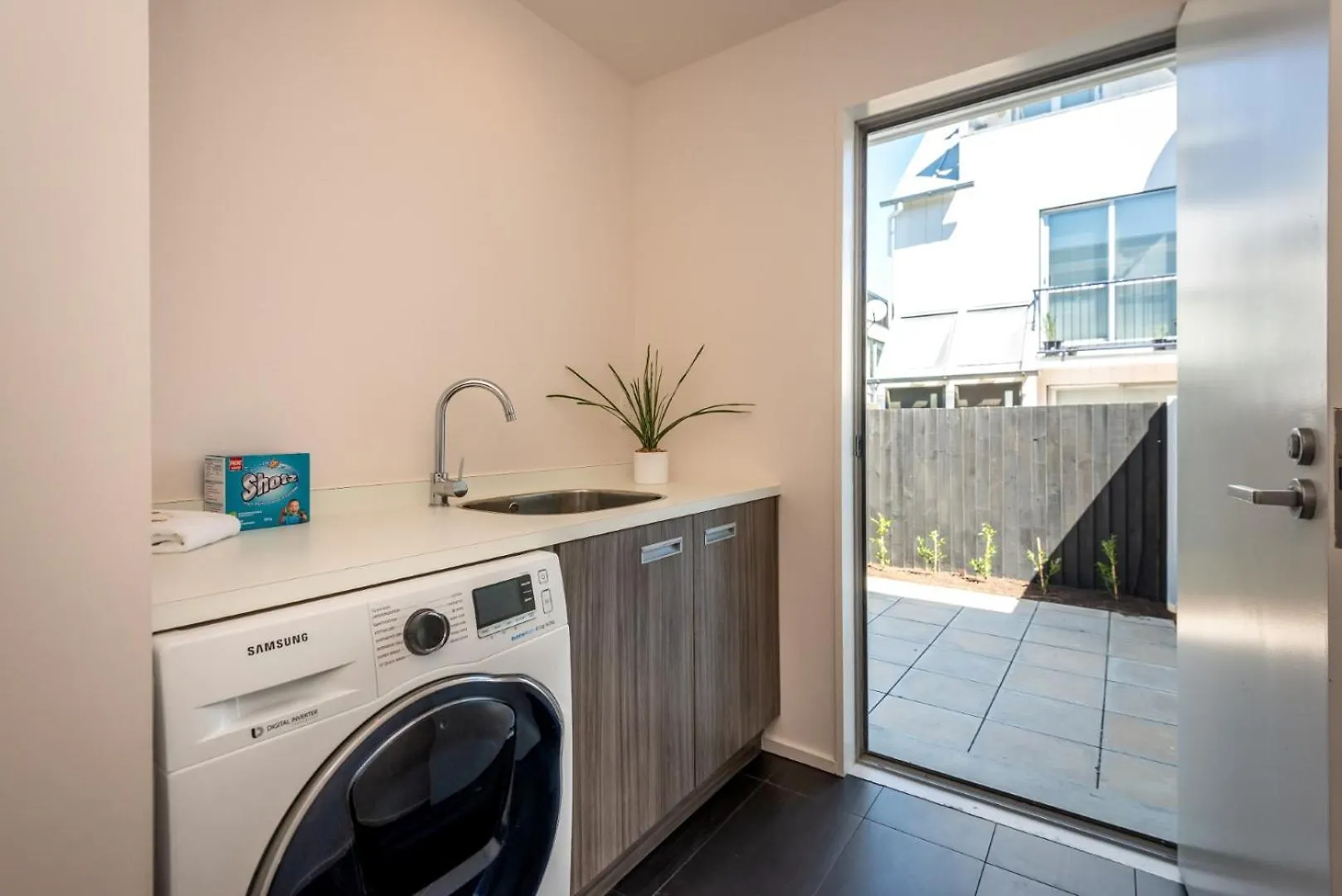 Armagh Apartment 5 - Christchurch Holiday Homes 0*,
